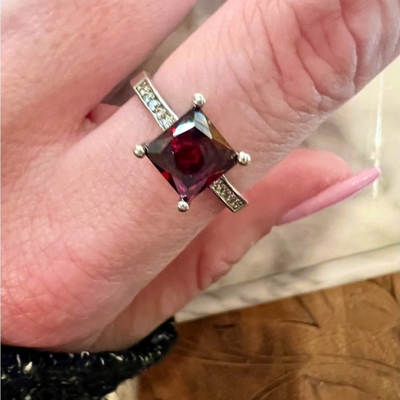 See Video! New Garnet Princess Cut Solitaire Ring with Diamond sides size 7.75 - Picture 7 of 16